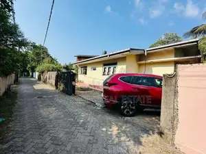 21.5 P Property Sale At Kumarage watha Road Pelawatha Battramulla