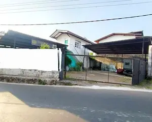 ව්‍යාපාරික ගොඩනැගිල්ලක් විකිනිමට තලවතුගොඩ කලල්ගොඩ මාර්ගයට මුහුනලා .