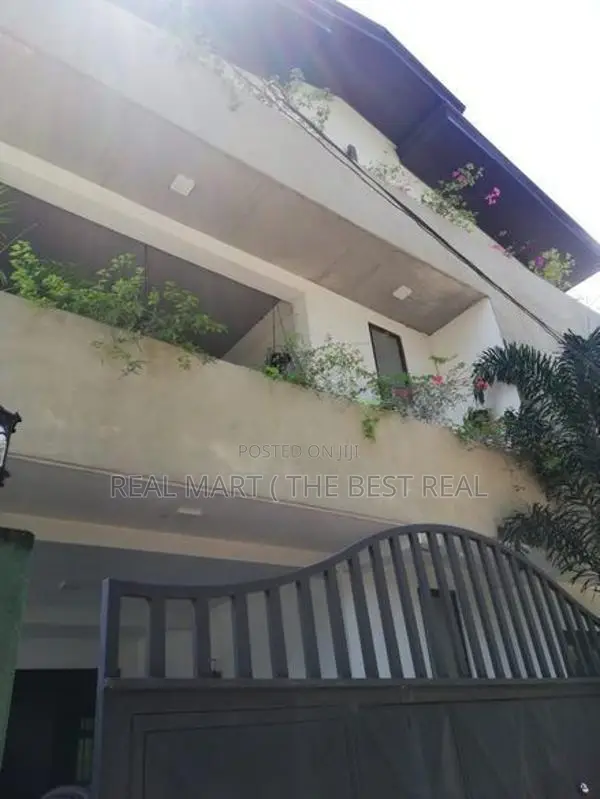 Kaduwela : 3BR (6P) Luxury House for Sale at Welivita