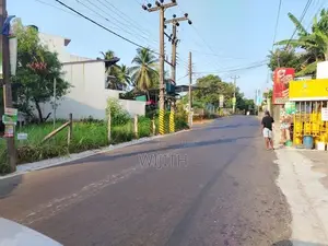 ව්‍යාපාරික ගොඩනැගිල්ලක් විකිනිමට තලවතුගොඩ කලල්ගොඩ මාර්ගයට මුහුනලා .