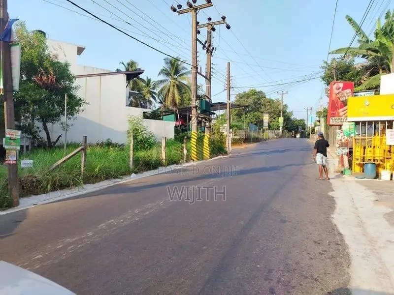ව්‍යාපාරික ගොඩනැගිල්ලක් විකිනිමට තලවතුගොඩ කලල්ගොඩ මාර්ගයට මුහුනලා .