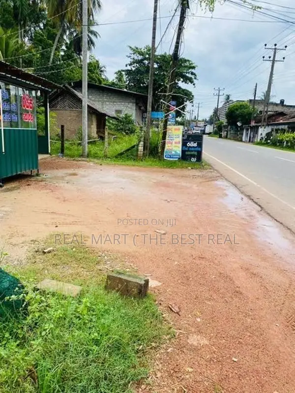Madampe : 42 perches Commercial Land for Sale facing Main Road