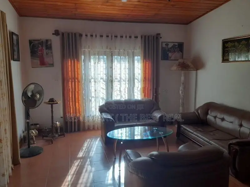 Kandy : 8BR Luxury House for Sale (40.8P)