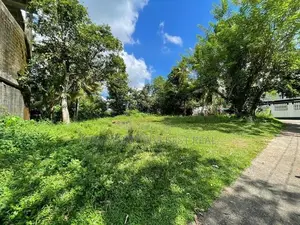 Kandy : 10 perches Land for Sale at Pilawala