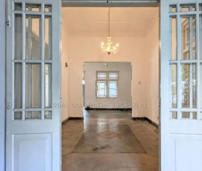 Colombo 5 : 3 Br (20 P) Single Storied Colonial Type House for Sale