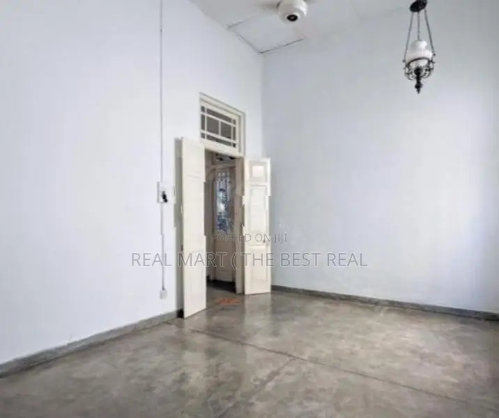 Colombo 5 : 3 Br (20 P) Single Storied Colonial Type House for Sale