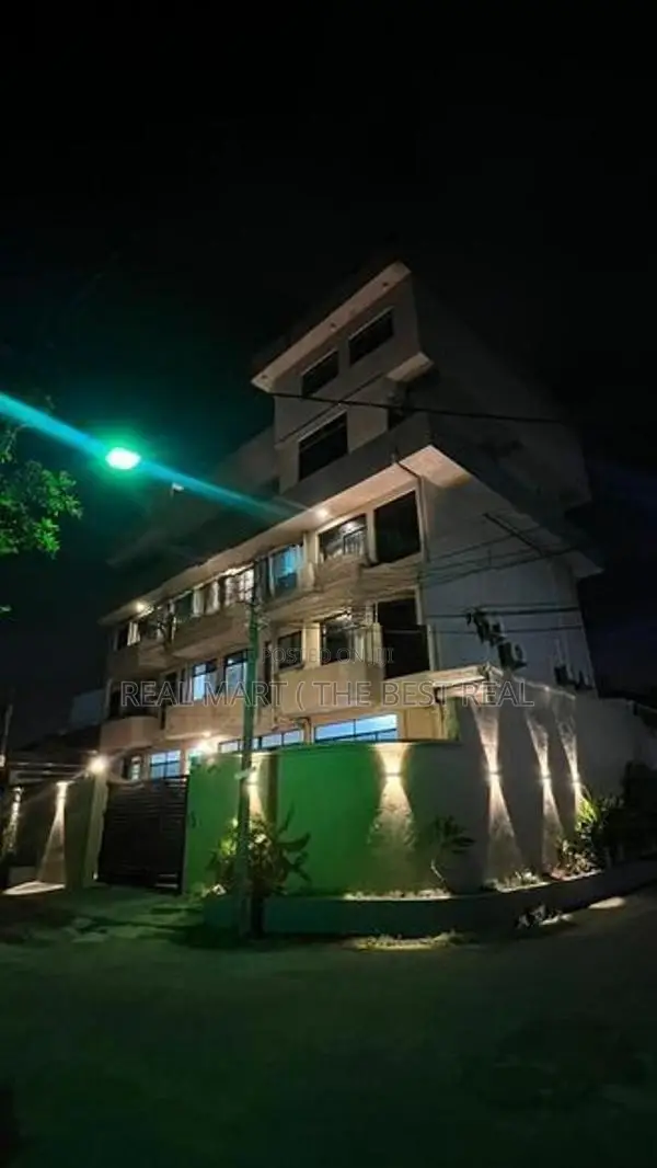 Mount Lavinia:15 Bedrooms Luxury House for Sale at De Seram Place