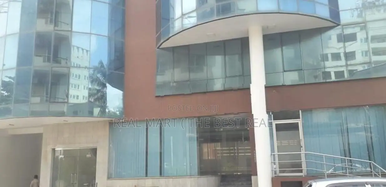 Colombo 3 : 13,500 sf (18P) Showroom for Sale