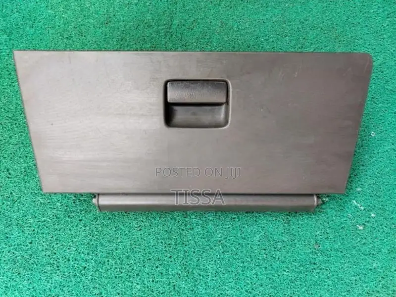 Nissan X Trail T30 Dashboard Glove Box