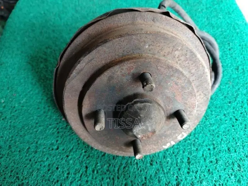 Nissan Sunny B12 Rear Hub