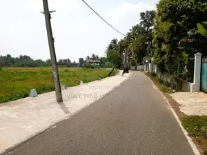 10-Perch Land Overlooking Paddy Field for Sale in Thalawathugoda