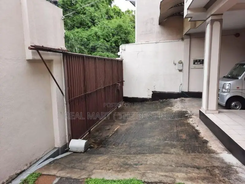 Dehiwala : 6 A/C BR (16P) Luxury House for Sale Near Galle Road