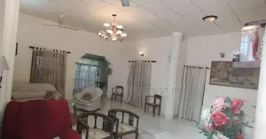 Chilaw Town : 4BR (11P) Luxury House for Sale