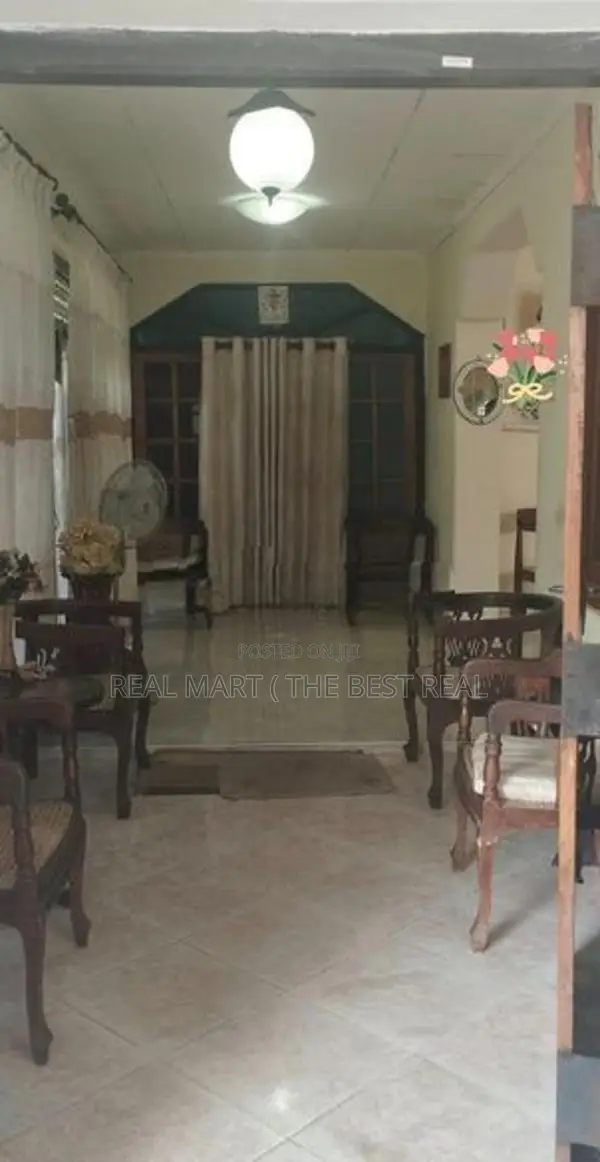 Chilaw Town : 4BR (11P) Luxury House for Sale