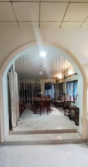 Chilaw Town : 4BR (11P) Luxury House for Sale