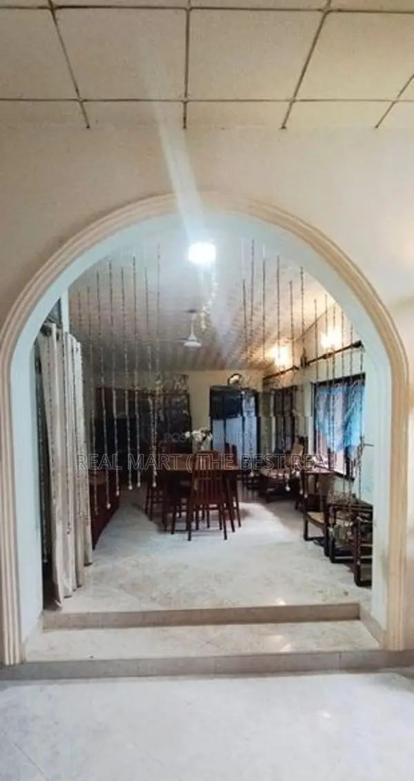 Chilaw Town : 4BR (11P) Luxury House for Sale
