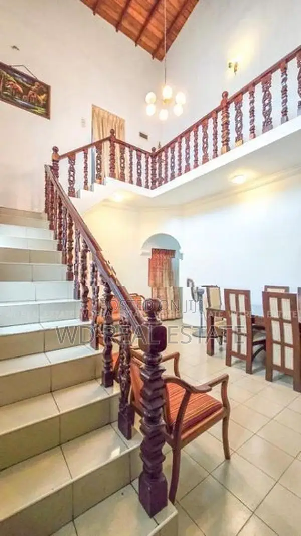 Colombo 6 Main Road Facing 17 Perch 8BR Luxury House For Sale