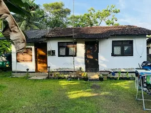 Angoda : 27.8 Perches Commercial Land with Old House for Sale