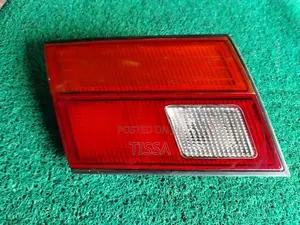 Nissan Sunny FB14 Dicky Garnish