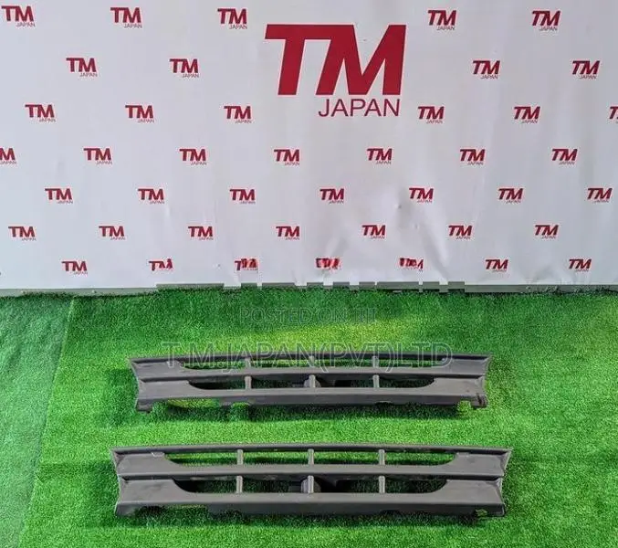 Toyota Dyna PU100 Radiator Grill