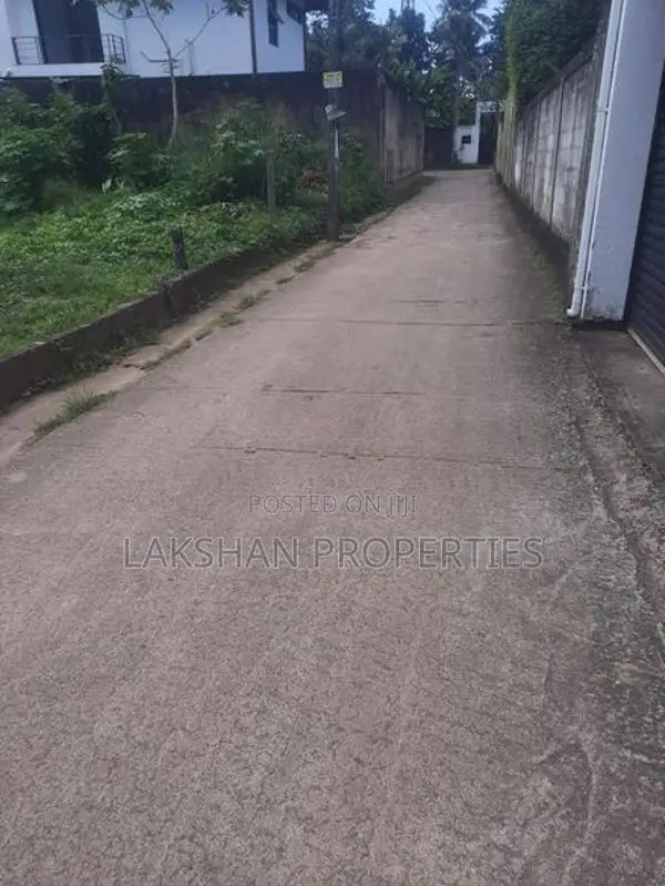 Land For Sale In Boralesgamuwa werahera