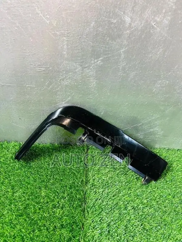 PO5 Headlight Bracket Left Side