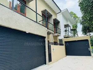අලංකාර අති සුඛෝපභෝගී නවීනතම සුවිසල් දෙමහල් නිවස Piliyandala