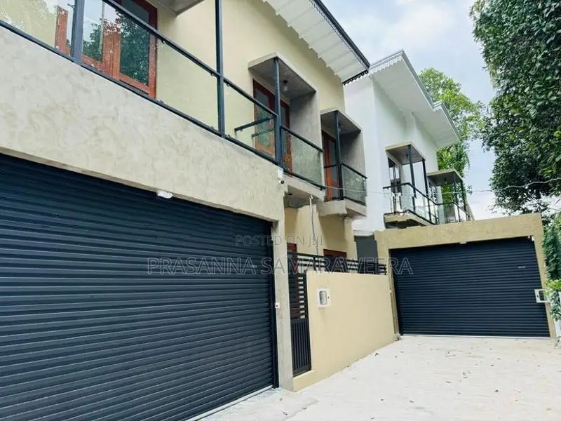 අලංකාර අති සුඛෝපභෝගී නවීනතම සුවිසල් දෙමහල් නිවස Piliyandala