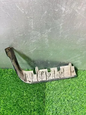 PO5 Headlight Bracket Left Side