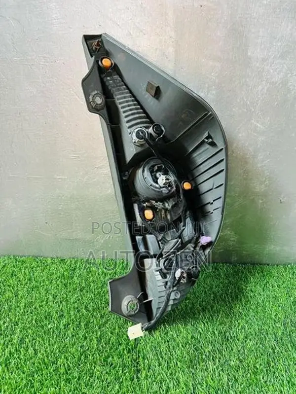 Aqua NHP10 MDL Tail Light Left Side
