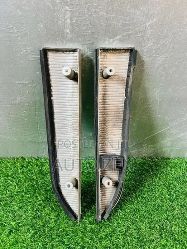 Isuzu Samanala Face Eyebrow Lens