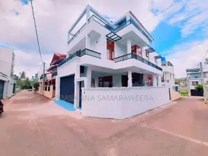 Modern Brand New House at Close to Main Bus Road Piliyandala