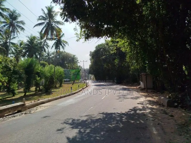 Land In Yakkala Town