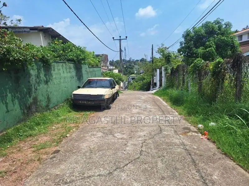 Super Land with Almost Single Story House for Sale in Battaramulla