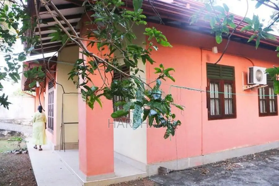 16P & Well Maintained House at LAND VALUE -Walking Distance to Town