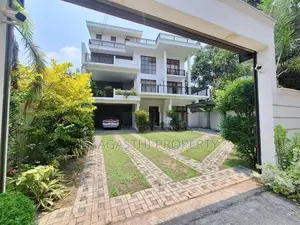 10 Br Luxury House for Sale in Thalawathugoda