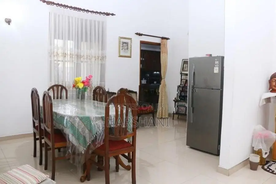 16P & Well Maintained House at LAND VALUE -Walking Distance to Town