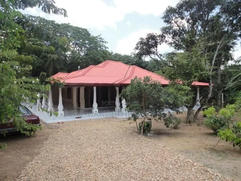 Homagama 5BR (85P) Fully furnished Luxury House for Sale in Panagoda