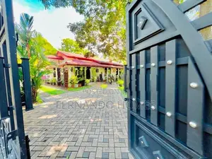 Katunayaka Nice & Beautiful Garden Has Single Story House For Sale