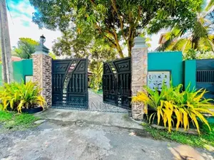 Katunayaka Nice & Beautiful Garden Has Single Story House For Sale