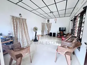 Old House with 20P Land For Sale In Homagama