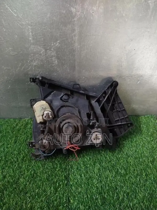 Isuzu Cat Face Headlight