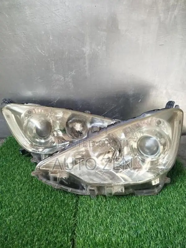 Aqua NHP10 Mdl Headlight