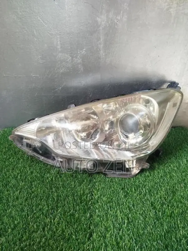 Aqua NHP10 Mdl Headlight