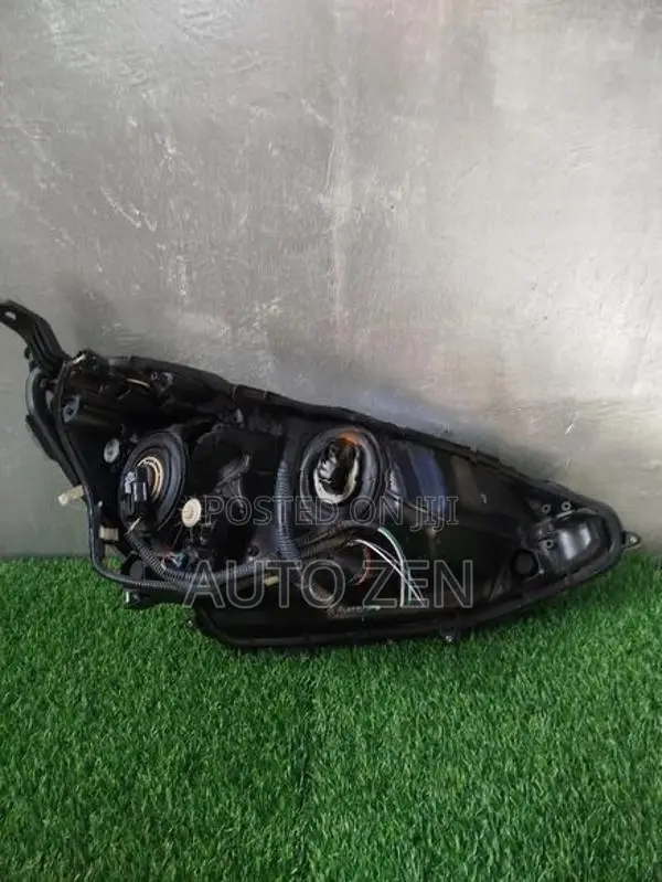 Aqua NHP10 Mdl Headlight