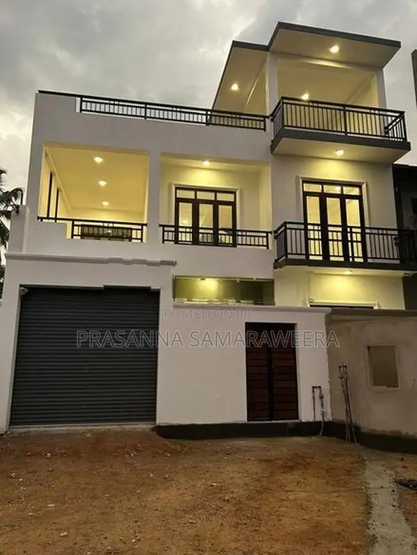 අලංකාර අති සුඛෝපභෝගී සුවිසල් දෙමහල් නිවස විකිණීමට Piliyandala