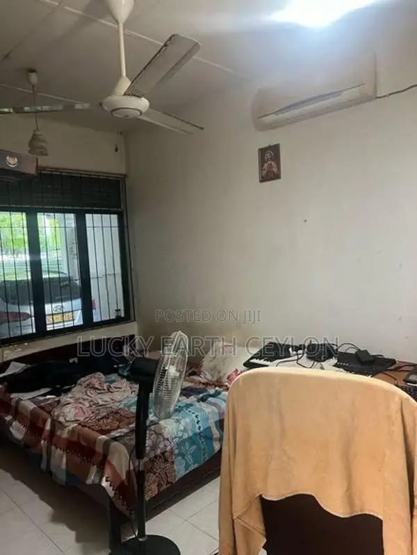 Sale Mount Lavinia Single Story House With 3 Parking (S141)