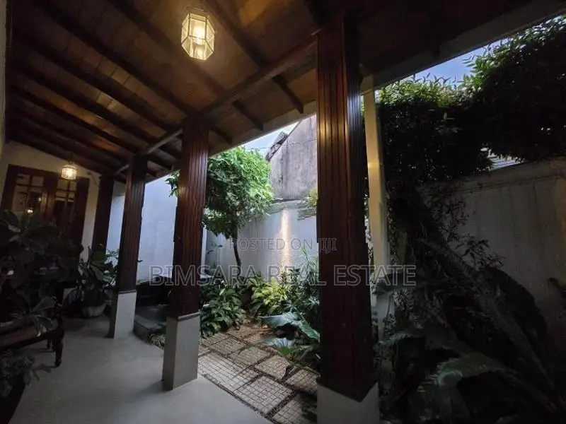 5 BR Luxury House for Sale in Nawala (SH 15136)