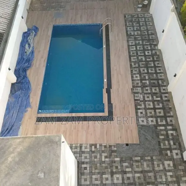 Three Story Luxury House For Sale in Borelesgamuwa