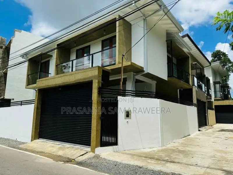 Modern Brand New House at Close to Main Bus Road Piliyandala